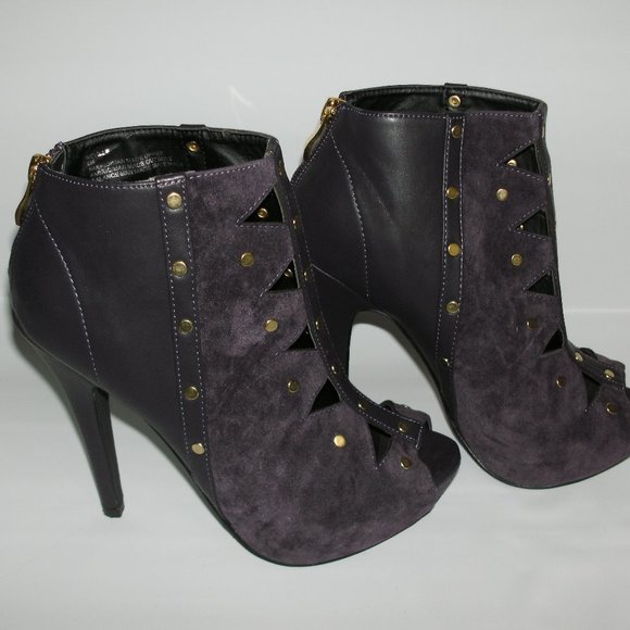 JustFab Shoes - Just Fab Beville Heeled Bootie 6M